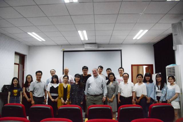 美国福德汉姆大学终身教授兰斯·斯特拉特赴华师大必威Betway东盟体育做讲座